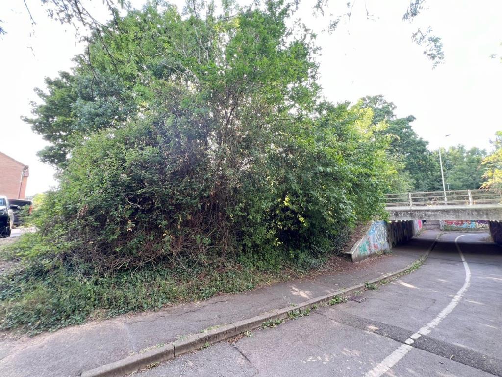 Lot: 51 - TWO PARCELS OF FREEHOLD LAND - The two parcels of Land at Fayegate in Reading